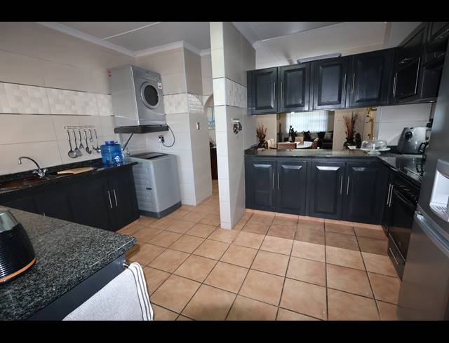 3 BEDROOM HOUSE FOR SALE IN BEACON BAY